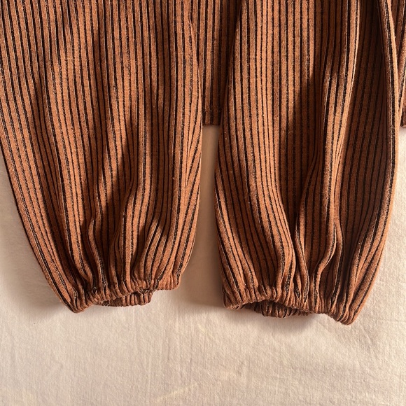 Ribbed Puff Sleeve L/S Top with Lettuce Trim Neck - Picture 8 of 9